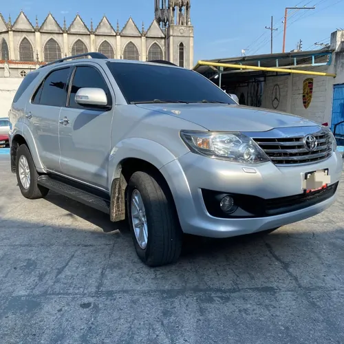 Toyota Fortuner 2015 — foto 2