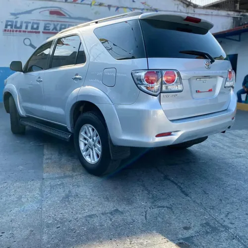 Toyota Fortuner 2015 — foto 3
