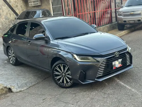 Toyota Yaris 2023 — foto 2