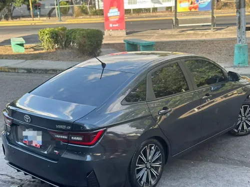 Toyota Yaris 2023 — foto 3