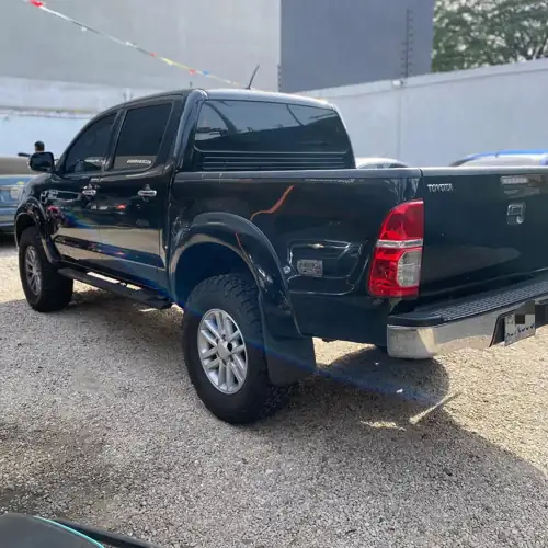Toyota Hilux 2013 — foto 2