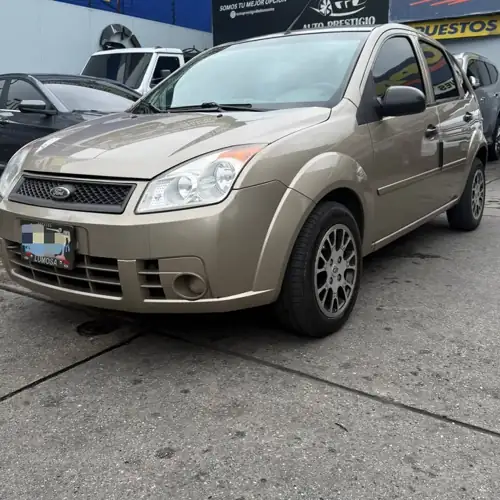 Ford Fiesta Max 2010 — foto 2