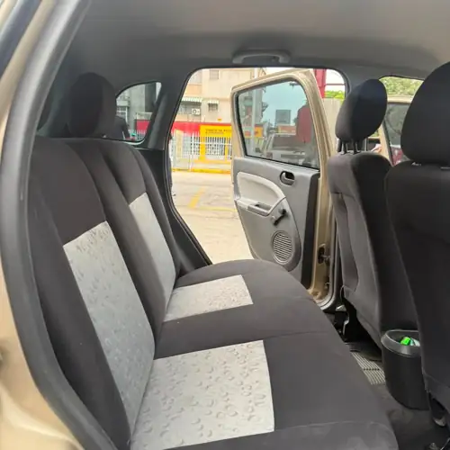 Ford Fiesta Max 2010 — foto 3