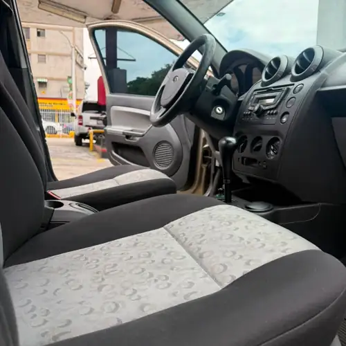 Ford Fiesta Max 2010 — foto 4
