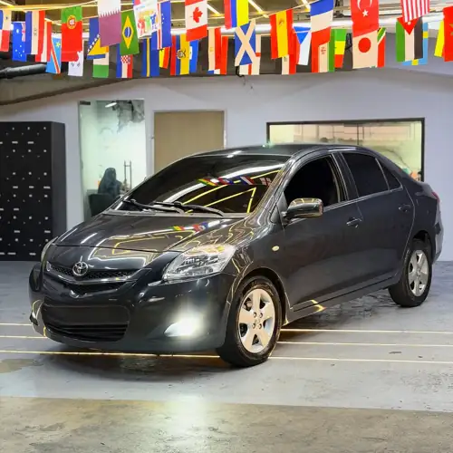 Toyota Yaris Belta 2007 — foto 2
