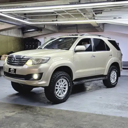 Toyota Fortuner 2013 — foto 2