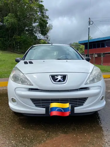 Peugeot 208 2012 — foto 2