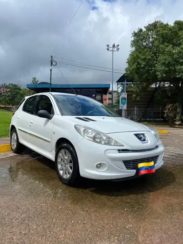 Peugeot 208 2012 — foto 3