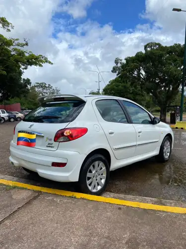 Peugeot 208 2012 — foto 5