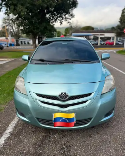 Toyota Yaris 2008 — foto 2