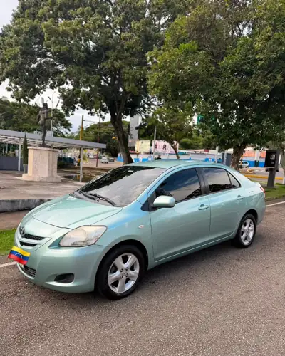 Toyota Yaris 2008 — foto 3