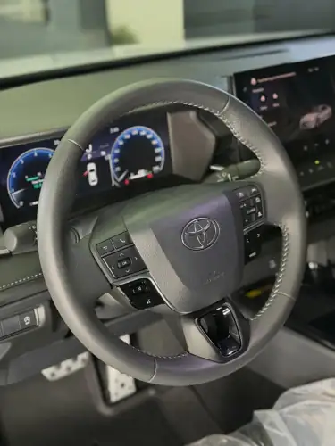 Toyota Camry S 2025 — foto 3
