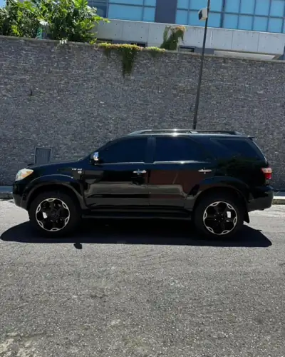 Toyota Fortuner 2010 — foto 3