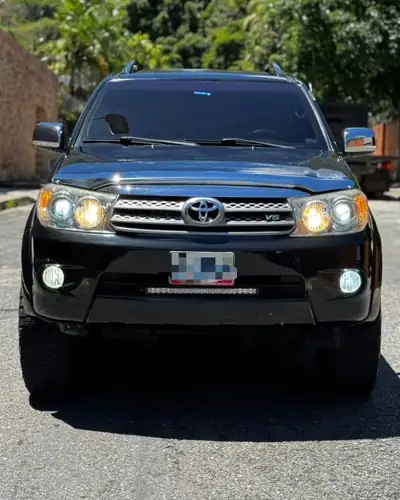 Toyota Fortuner 2010 — foto 4