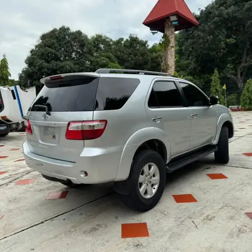 Toyota Fortuner Sr 2011 — foto 4