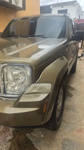 Jeep Cherokee 2009 — foto 2