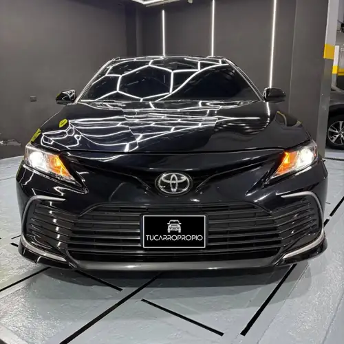 Toyota Camry Le 2021 — foto 2