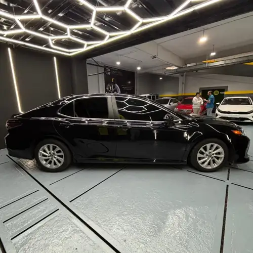Toyota Camry Le 2021 — foto 3