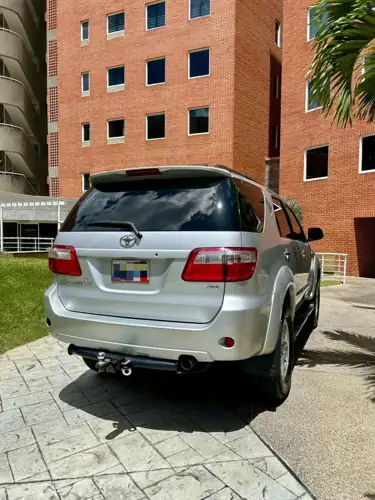 Toyota Fourtuner 2011 — foto 4