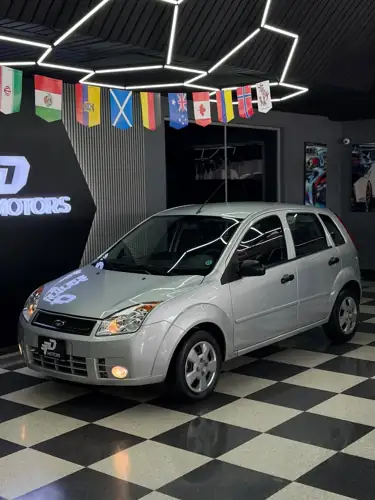 Ford Fiesta Max 2010 — foto 2
