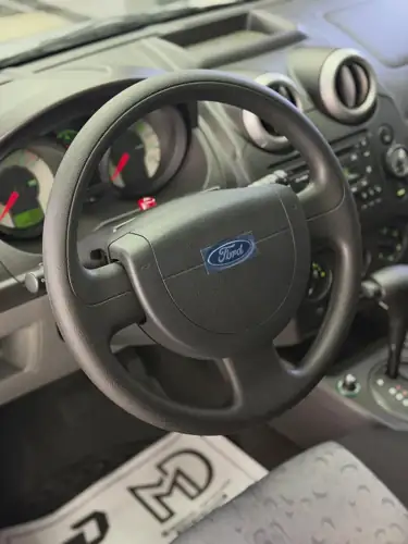Ford Fiesta Max 2010 — foto 3
