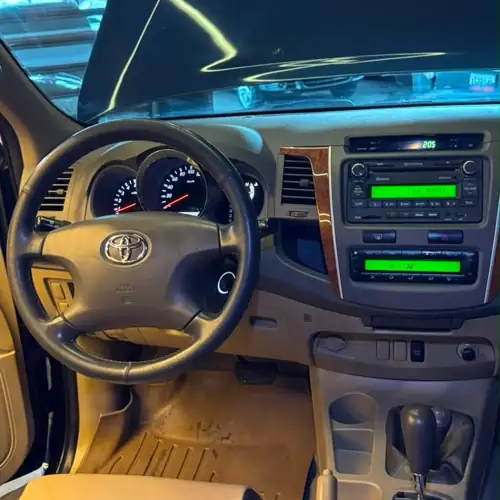 Toyota Fortuner 2011 — foto 2