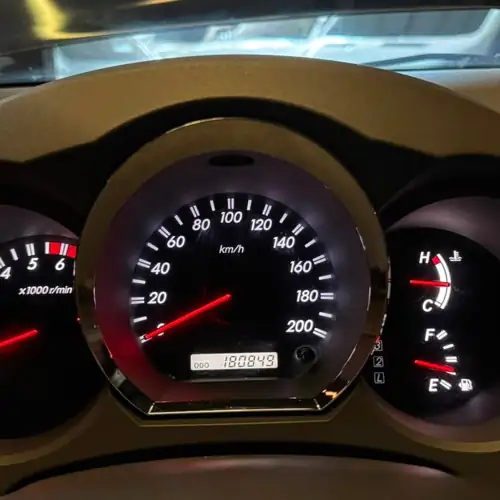 Toyota Fortuner 2011 — foto 5
