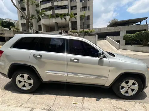 Jeep Grand Cherokee 2012 — foto 3