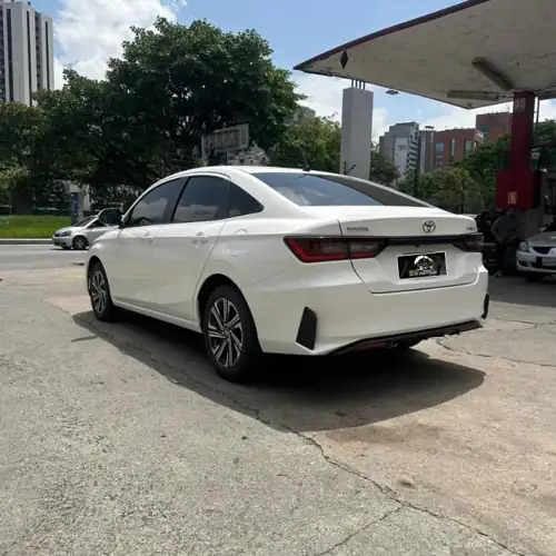 Toyota Yaris E 2026 — foto 2