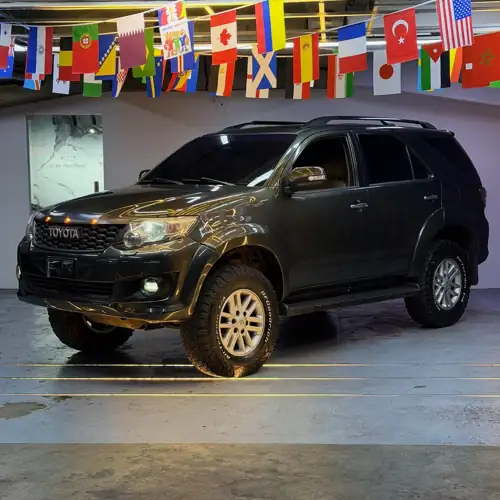 Toyota Fortuner 2013 — foto 2