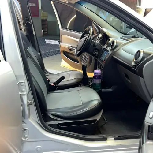 Ford Fiesta Max 2008 — foto 3