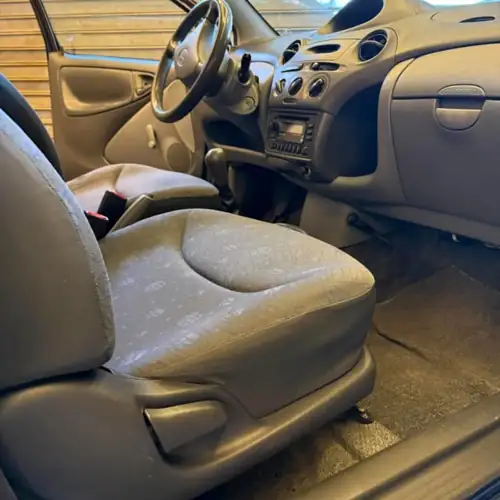 Toyota Yaris 2002 — foto 2