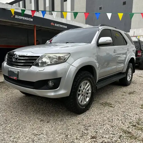Toyota Fortuner 2012 — foto 2
