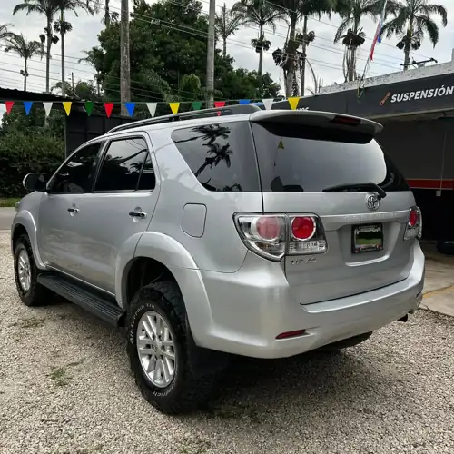 Toyota Fortuner 2012 — foto 3