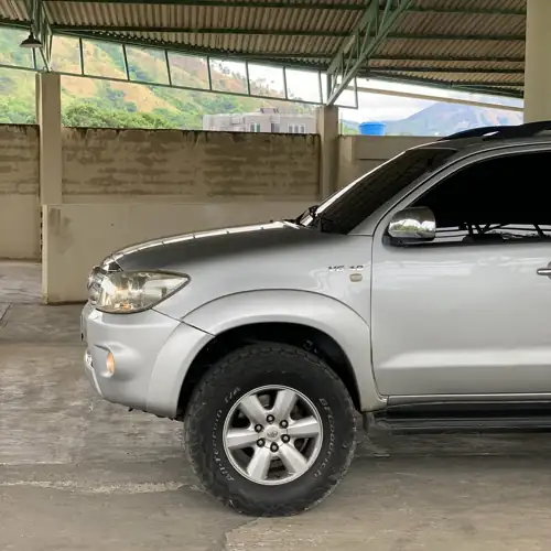 Toyota Fortuner 2010 — foto 3