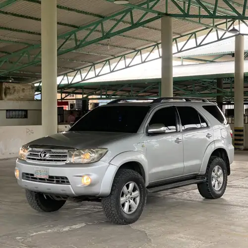 Toyota Fortuner 2010 — foto 4